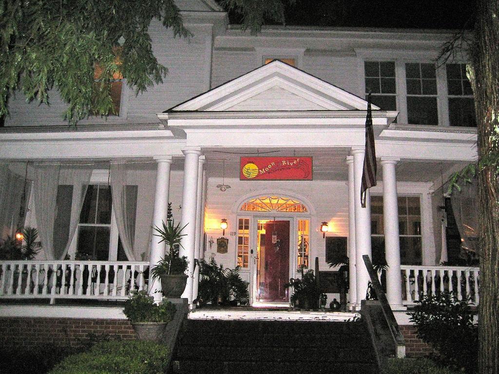 Inn Upon Moon River Plantation Chester Exteriör bild
